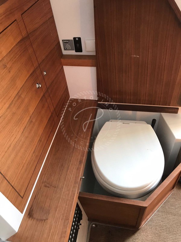 2016 AXOPAR 37 AC
