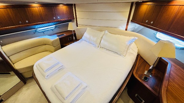 2010 SUNSEEKER MANHATTAN 70