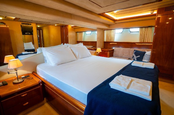 1999/2010 FERRETTI YACHTS 72