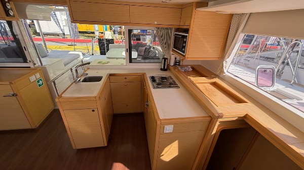 2011 LAGOON 450 F OWNER’S VERSION