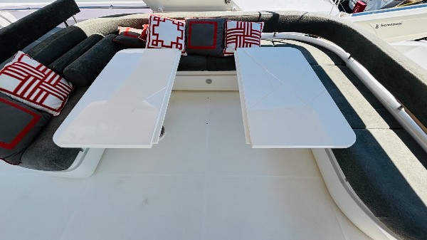 2012 FERRETTI 720 FLY