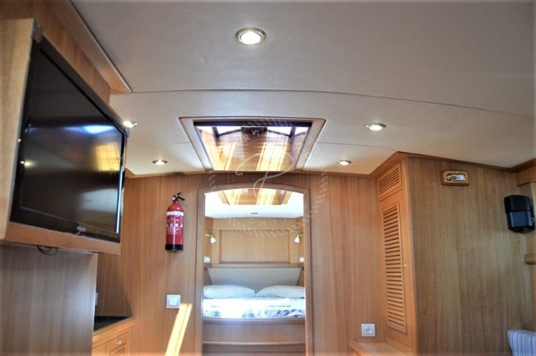 2011 CLASSIC CRUISER 37