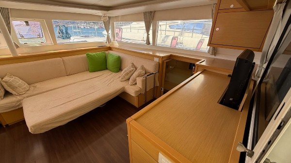 2011 LAGOON 450 F OWNER’S VERSION