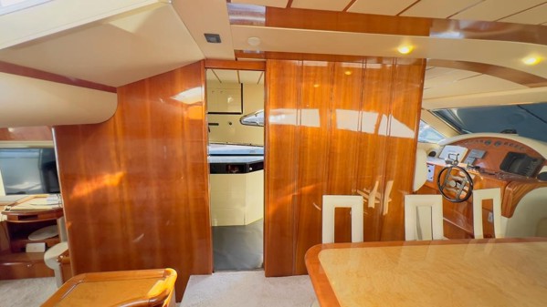 2002 FERRETTI 680 