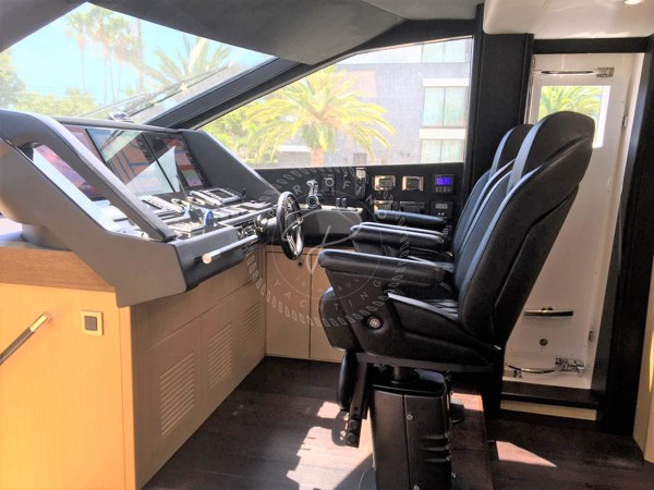 2016 SUNSEEKER 86 YACHT