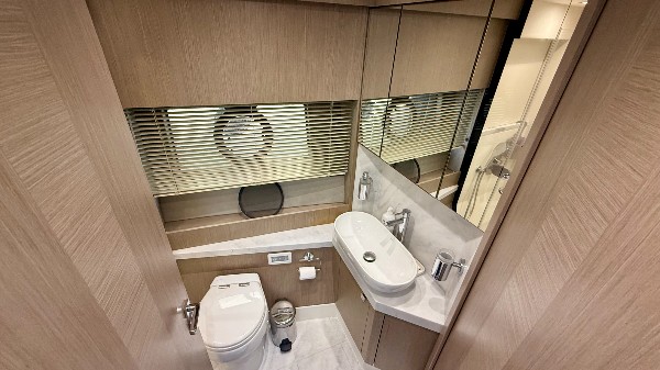 2018 SUNSEEKER MANHATTAN 52