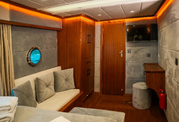 2023 CUSTOM TRAWLER 22 M