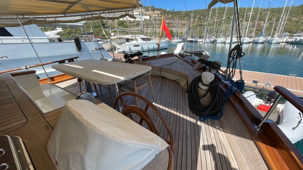 2011 TIRHANDIL CUSTOM 20 M WOODEN