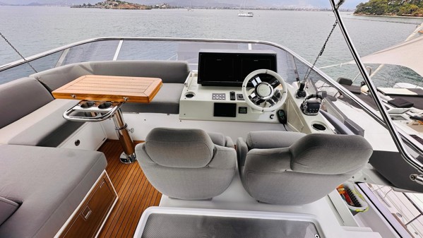 2019 AZIMUT S7