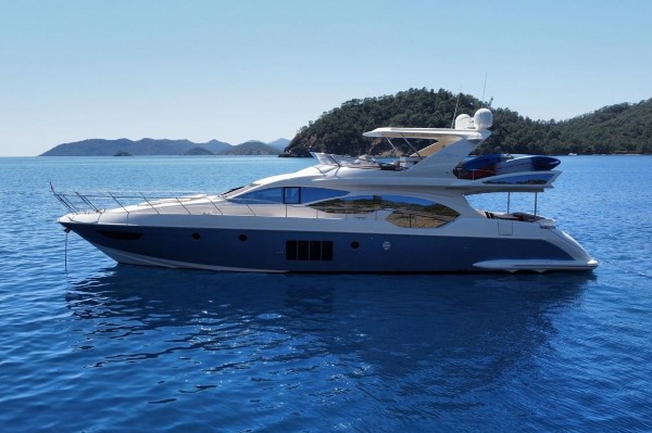 2010 AZIMUT 70
