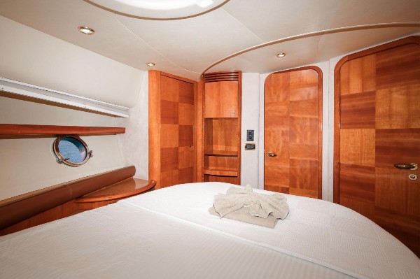 2004/2022 AZIMUT FLY 55 17.5 M