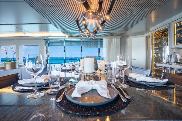 2023 MOTOR YACHT 37 M