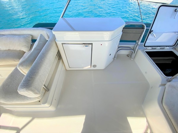 2010 FERRETTI 560