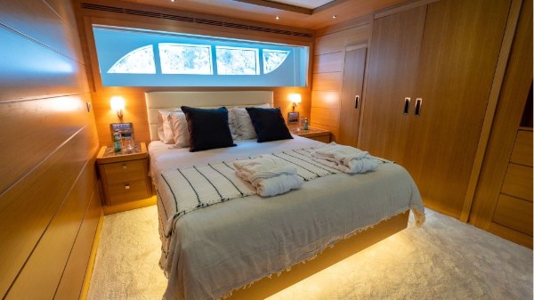 2009/2024 MOTOR YACHT 38 M 