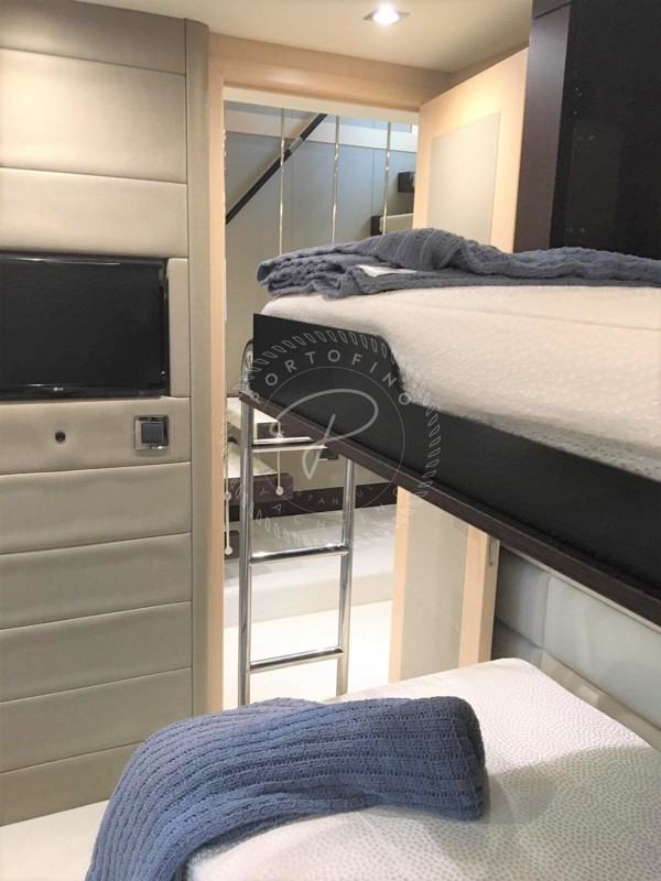 2016 SUNSEEKER 86 YACHT