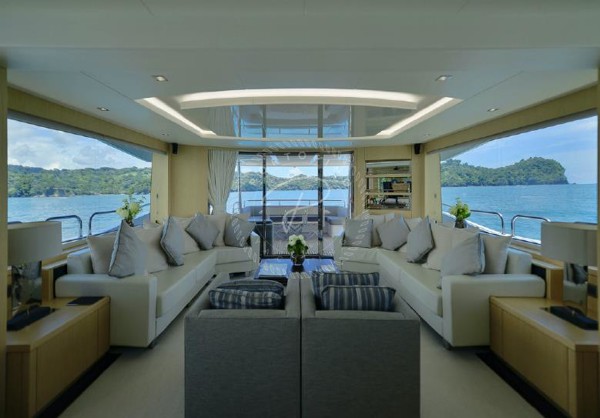 2016 SUNSEEKER 86 YACHT