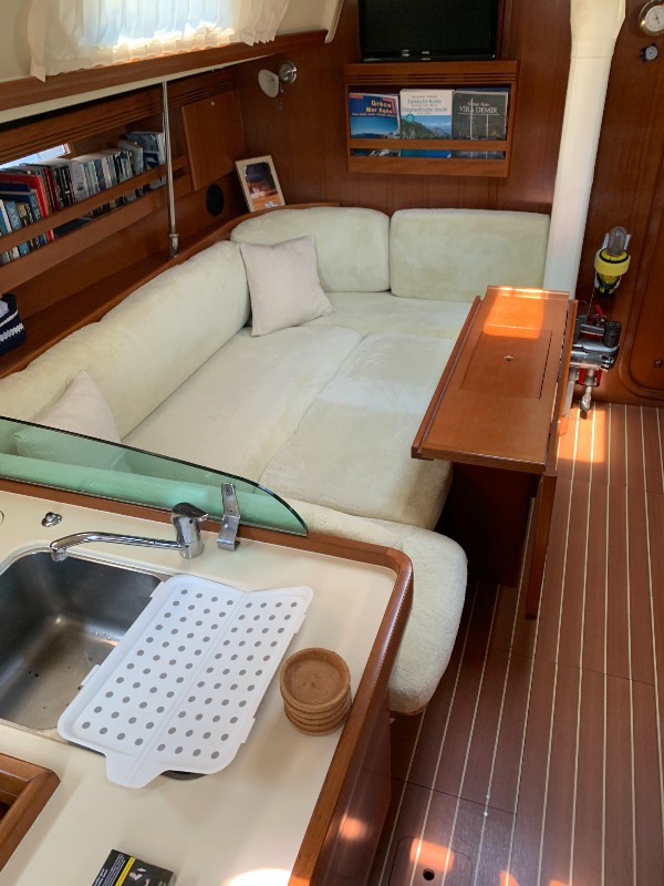 2005 DUFOUR 44
