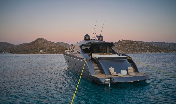 2012 PERSHING 72