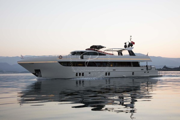 2014 HG YACHT 32M