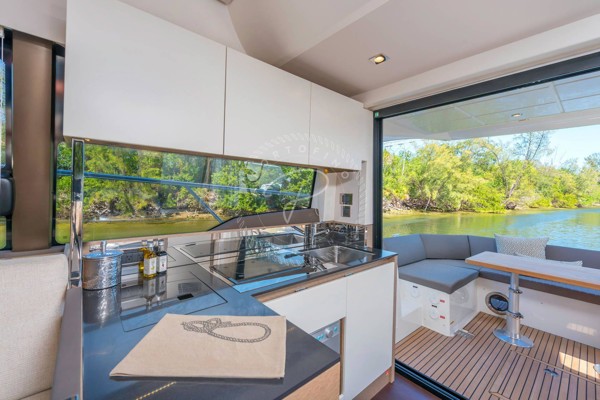 2021 PRESTIGE 460 FLY