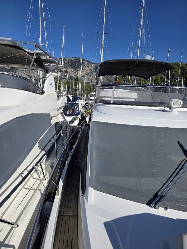 2016 ABSOLUTE 52 FLY