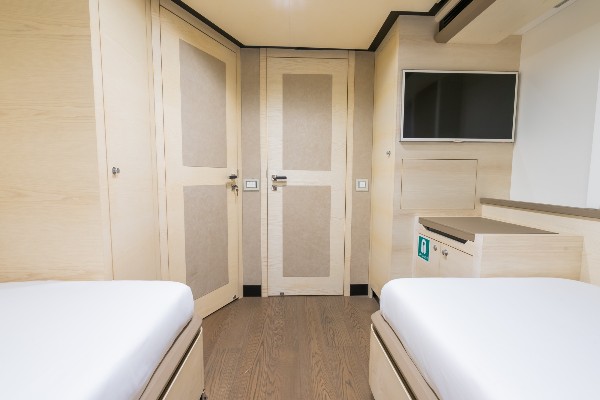 2014 MOTOR YACHT 31 M