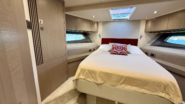 2018 SUNSEEKER MANHATTAN 52