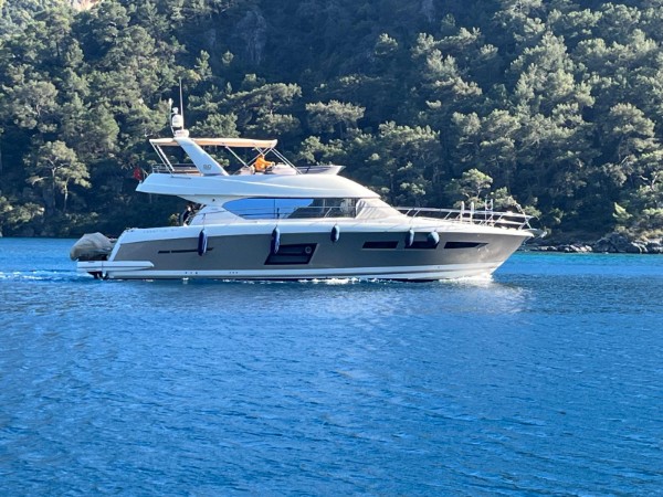 2012 PRESTIGE 60 FLY