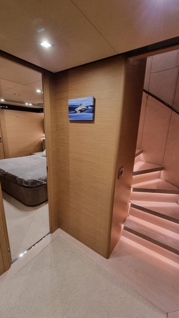 2017 CUSTOM LINE NAVETTA 28
