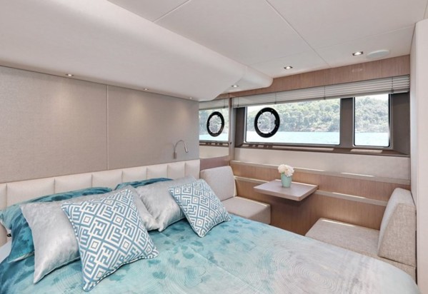 2017 SUNSEEKER MANHATTAN 52