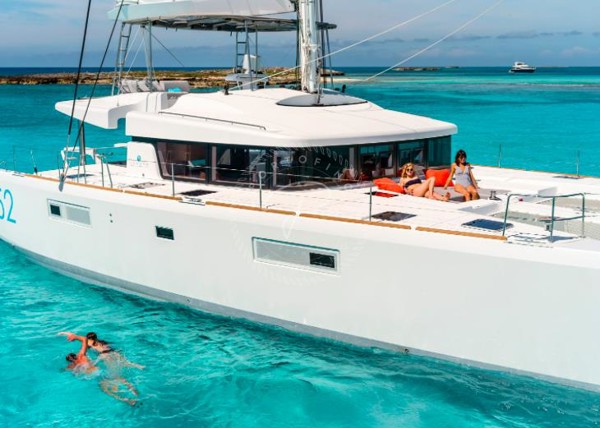 2020 LAGOON 52 F 