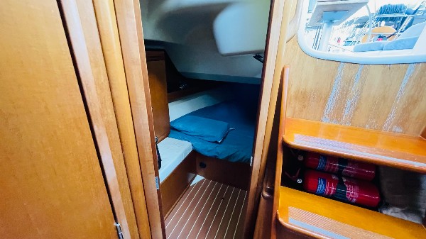2005 DUFOUR 44
