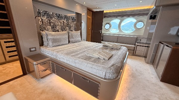 2020 MONTE CARLO YACHTS MCY 80