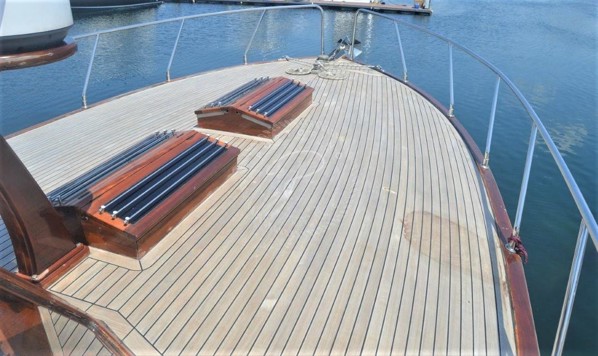 2011 CLASSIC CRUISER 37