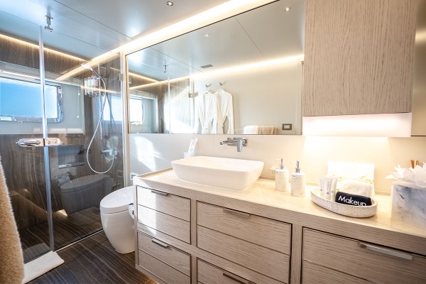 2023 MOTOR YACHT 37 M