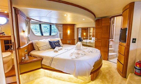 2011 AZIMUT 62 FLY VIP