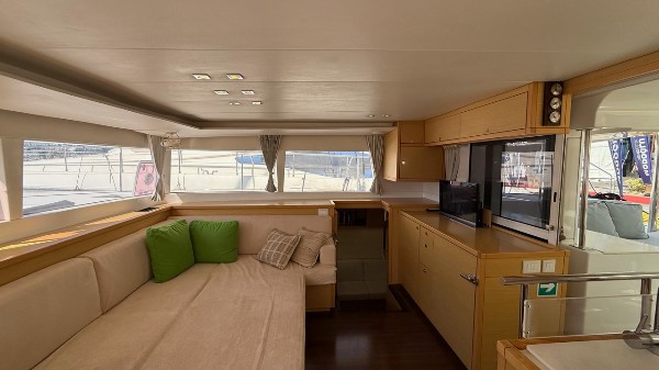 2011 LAGOON 450 F OWNER’S VERSION