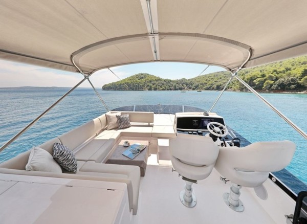 2017 SUNSEEKER MANHATTAN 52