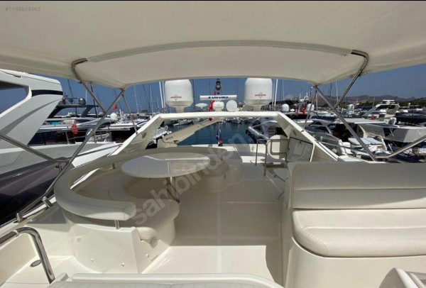 2012 FERRETTI YACHTS 700