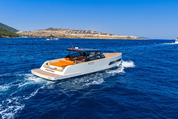 2025 MOTOR YACHT 18.5 M