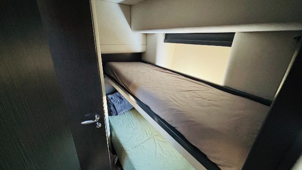 2004 SUNSEEKER PREDATOR 82