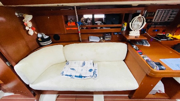 2005 DUFOUR 44
