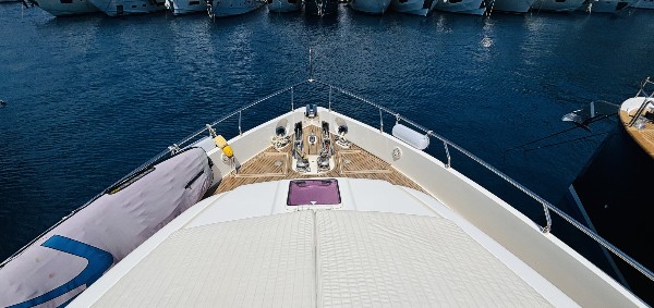 2012 FERRETTI 720 FLY