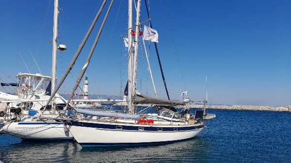 1985 HALLBERG-RASSY 38