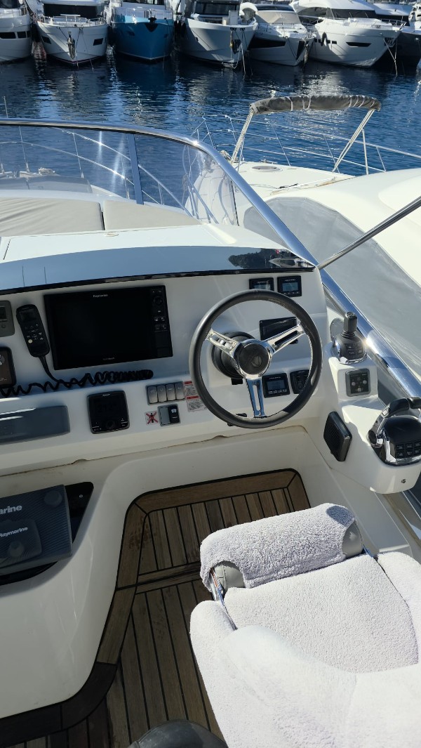 2016 ABSOLUTE 52 FLY